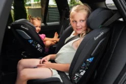 Lionelo Bastiaan Rwf i-Size Bilbarnstol - Black Carbon