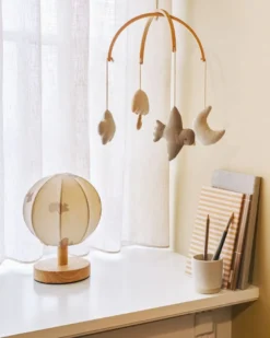 Natlampe, Over the Moon